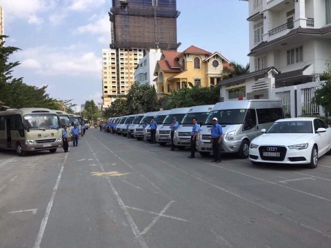 Đoàn xe 25 chỗ đón dâu