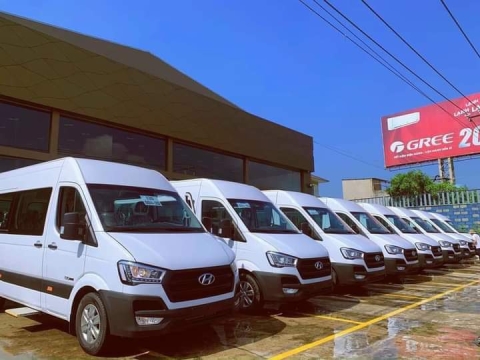 Đoàn xe 25 chỗ đón dâu