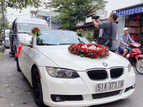 Rước dâu bằng xe sang 4 bánh