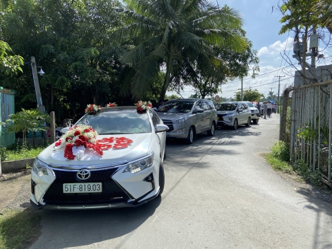 Rước dâu bằng xe sang 4 bánh