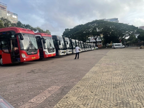 Đoàn xe 45 chỗ rước dâu