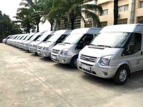 Đoàn xe 25 chỗ đón dâu