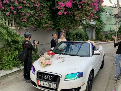 Đón dâu bằng xe mui trần