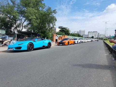 Đón dâu bằng siêu xe