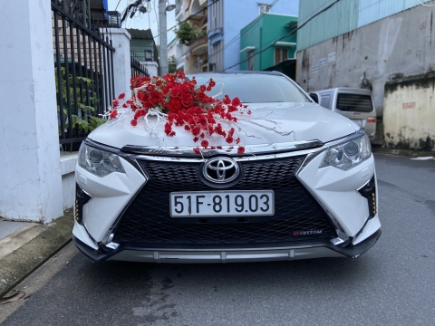 Rước dâu bằng xe sang 4 bánh